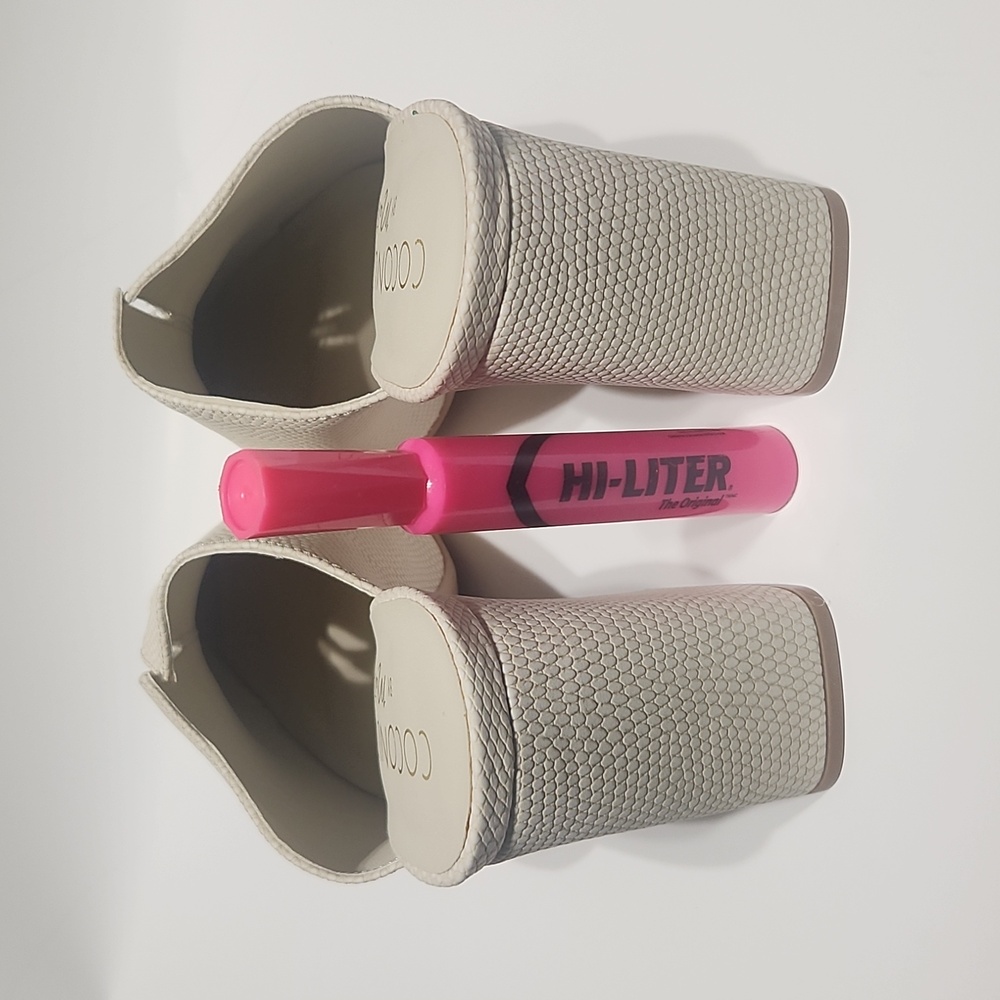 Coconuts by Matisse Women's Cream Textured Mules - Picture 4 of 8